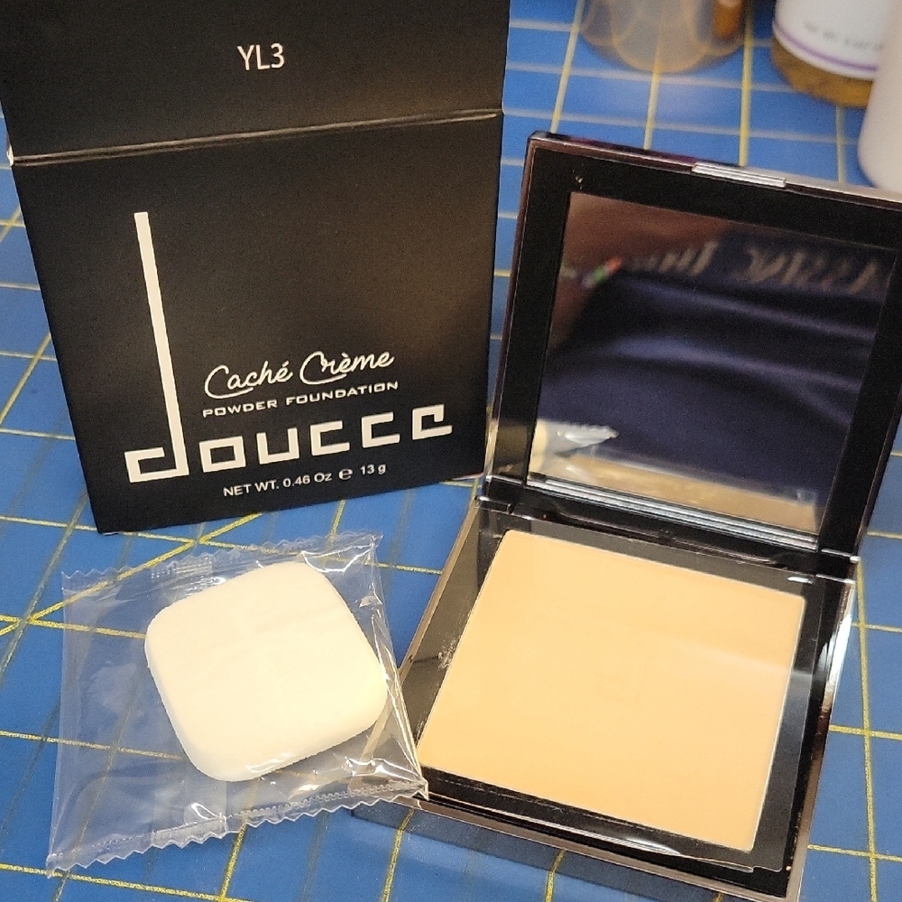 Doucce Cache Crème Powder Foundation & Puff - YL3 New in Box 13g